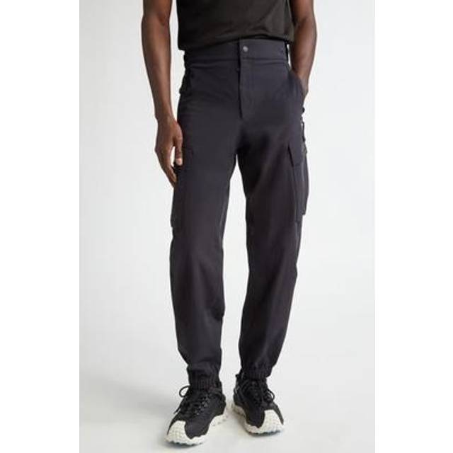 Moncler Grenoble Men's Cargo Pants In Technical Fabric in Black | Size Small | J20972A00003 (S)