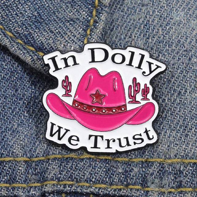 SHEIN In Dolly We Trust English Letter Badge Cartoon Cowboy Hat Cool Music Brooch - Perfect Gift For Kids
