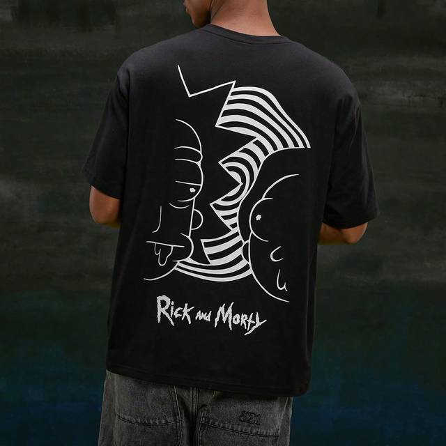SHEIN Men Casual Loose Knit Figure Graphic Black Short Sleeve T-Shirt