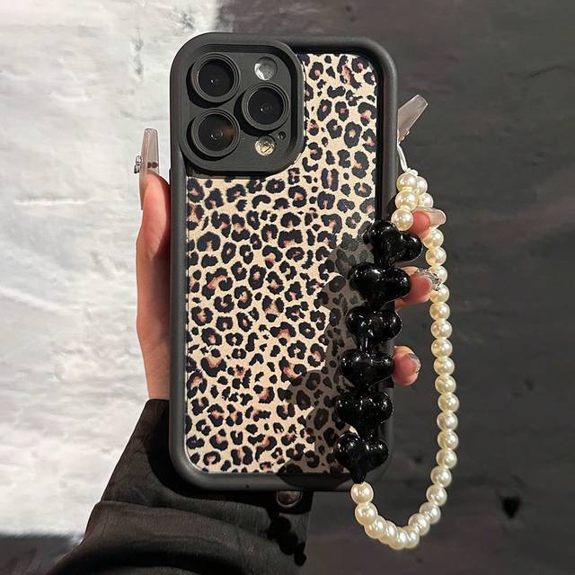 SHEIN Leopard With Phone Charm Hand-Painted Sky Eye Black Hearts Bracelet + Anti-Fall Phone Case, 3D Pattern Design, Compatible With IPhone Models 11, 12, 1