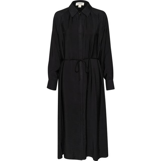 Sija Shirt Dress - Black - Copenhagen-based brand Soaked In Luxury champions sophisticated yet accessible style, delivering a range of wardrobe staples each season that showcases the label's refined design aesthetic. Minimalistic every day basics, flowing feminine dresses and tailored workwear are at the core of each collection, all crafted with the purpose of transcending seasons so you get more out of your favourite pieces.