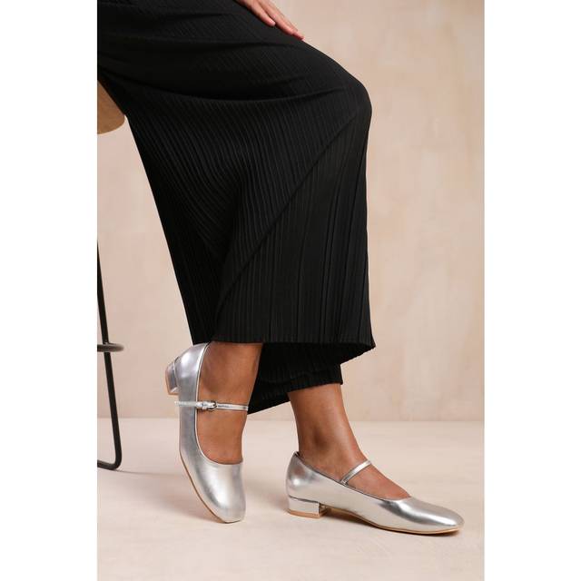 Where's That From Wheres Womens 'Portugal' Low Heel With Strap And Buckle Detail - Silver - Size UK 7