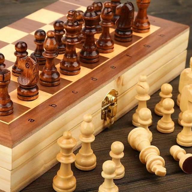 SHEIN 1set Premium Magnetic Wooden Foldable International Chess Set, 24cm*24cm Game Board, Indoor Storage, Adult Gift,Adult Party Games Suitable For Hallowe