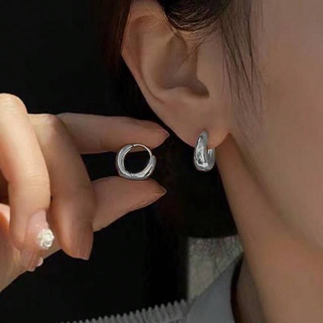 SHEIN 2pcs Gold Plated Chunky Hoop Earrings Women Men Unisex Huggie Earrings Bridal Wedding Party INS Jewelry Gift Friend Girlfriend Wife Valentine&#39;s Day,Mo