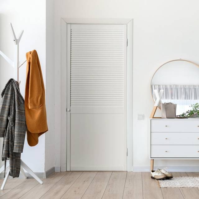 Liberty Doors White Internal Painted Half-Shaker Louvre Wardrobe Cupboard Door (LOUSHHW) - 1981 x 533mm (78 x 21 inch) Size (Height x Width x Thicknes