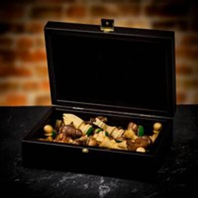 Manopoulos Sheesham Staunton Chess Pieces in Wood Gift Box - Large - can be Engraved or Personalised - Mixed Wood