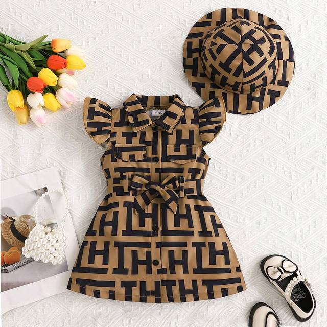 SHEIN 2pcs/Set Fashionable Baby Girls&#39; Letter Patchwork Printed Dress With Belt And Hat, Summer