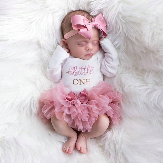 SHEIN Newborn Girl Photography Props Baby Girl Coming Home Outfit 1 Month Baby Girl Romper Props With TUTU Skirt And Bow Headband Newborn Shower Gift