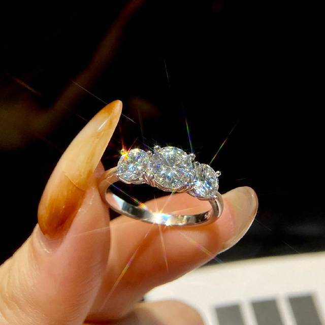 SHEIN 1pc 1 Carat Gorgeous Round Colorless Moissanite Diamond Engagement Ring Fine Wedding Jewelry For Women Wedding Ring Bridal Jewelry For Promise Ring