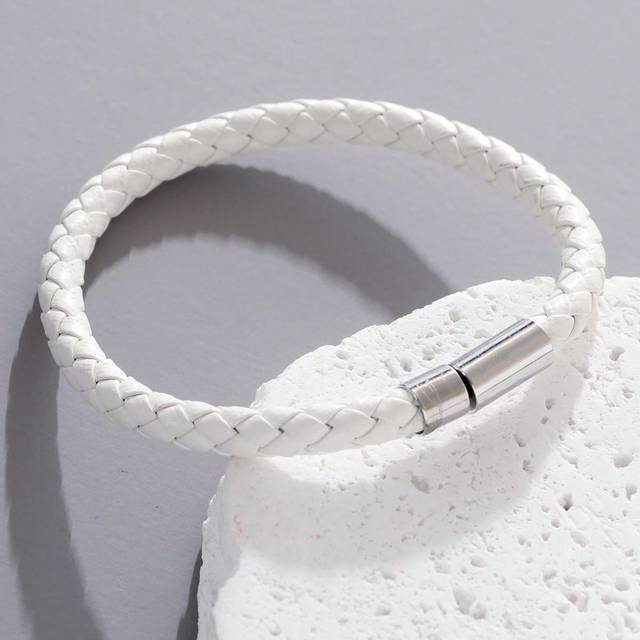 SHEIN 1pc Simple PU Leather Buckle Bracelet, Men&#39;s All-Match Accessory