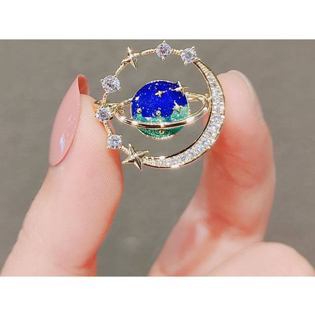 SHEIN 1pc Cute Earth Moon Star Brooch Blue Planet Anti Stray Pin Coat Scarf Brooches