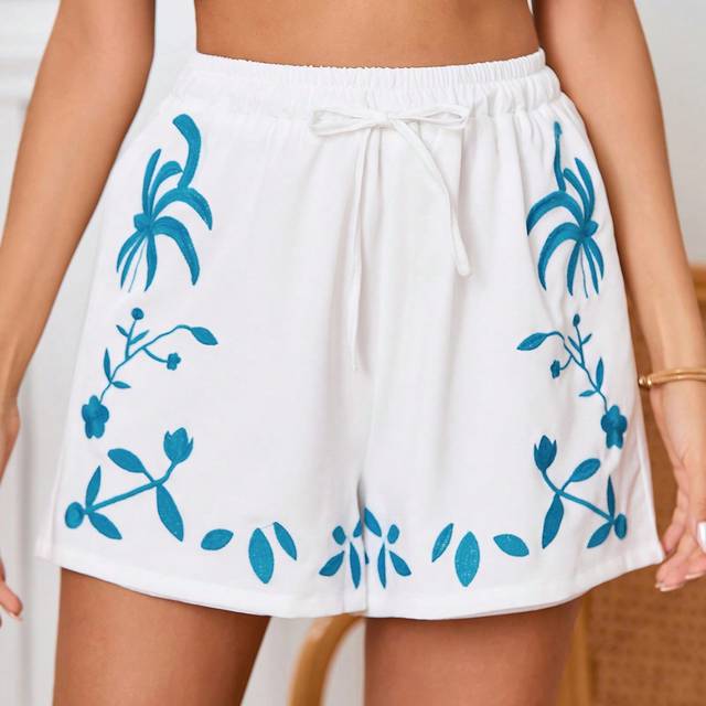 Aveloria Fashion Vacation Elastic Waist Embroidery Detail Women&#39;s Summer Shorts