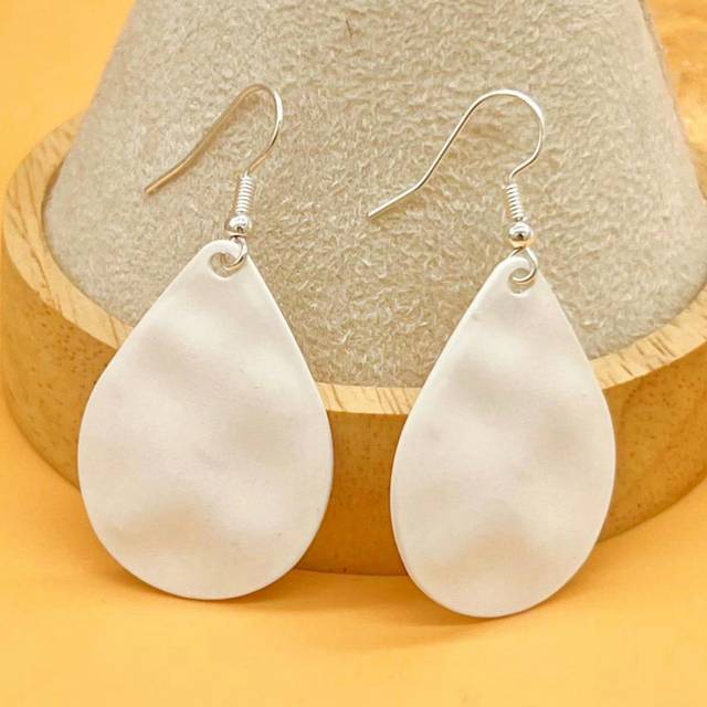 SHEIN 1pair Stylish Personality European And American Design Waterdrop Shaped Gold Earrings Suitable For Women&#39;s Daily Wear