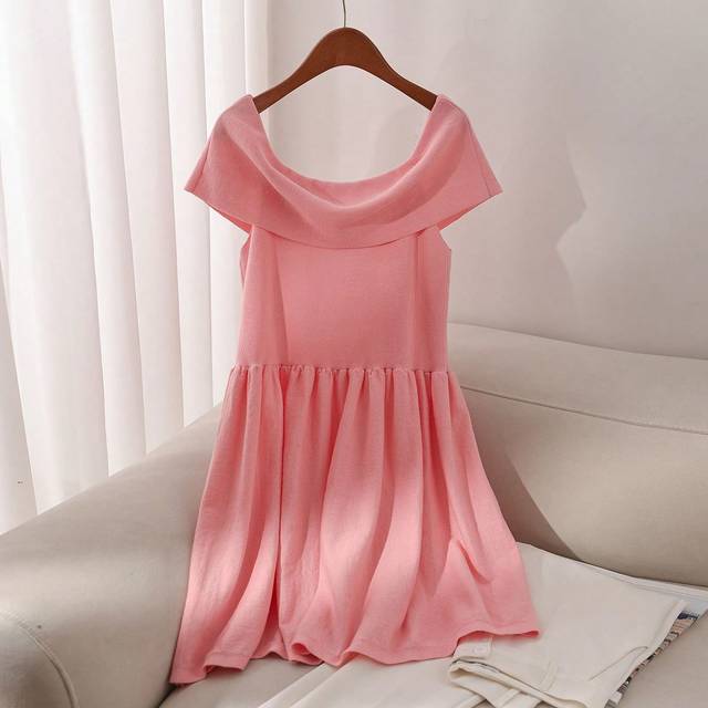 PrivÃ©a Plus Size Women&#39;s Off-Shoulder Bodycon Sweater Dress With Tight Waist And Flared Hem, Pink Color Perfect For Romantic Date Night