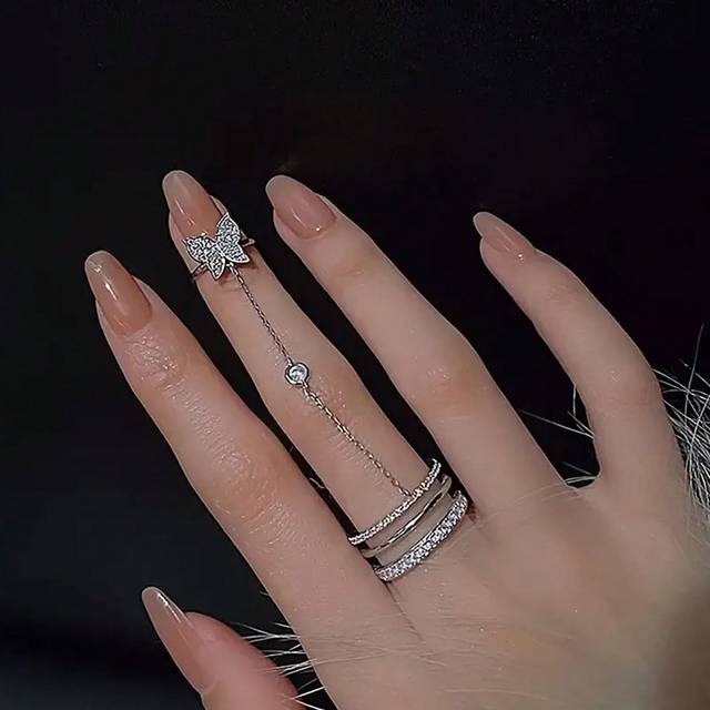 SHEIN 1pc Shiny Butterfly Chain Design Open Ring, Delicate Cubic Zirconia Decor Y2K Finger Ring Jewelry, Holiday Party Gift For Girls