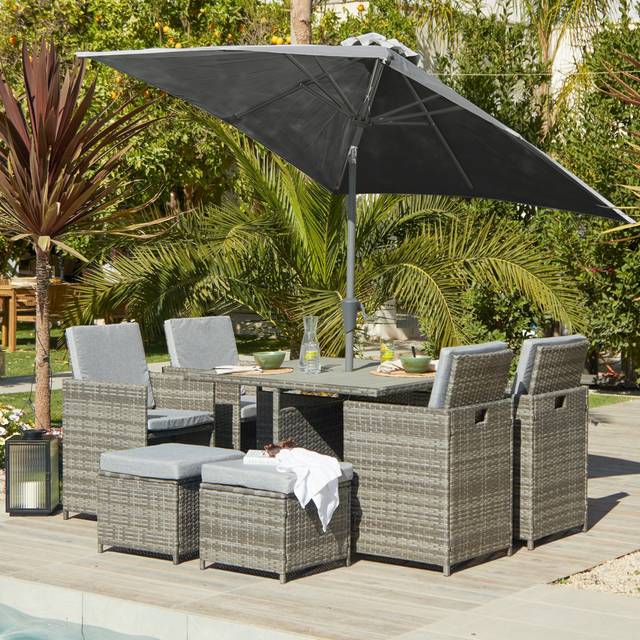 Allende 8 - Person Garden Lounge Set with Cushions & Parasol - Grey (8)