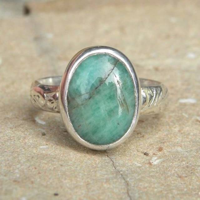 SHEIN Vintage Boho Ring - Sparkling Green Oval Stone, Handcrafted Engagement & Wedding Band - Fashion Statement For Her, Perfect Anniversary & Birthday Gift