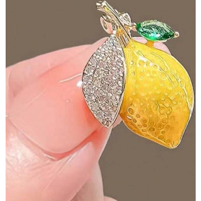 SHEIN 1pc Cute Yellow Lemon Shaped Brooch Pin For Women, Summer Clothes Anti-Slip Buckle & Collar Decoration