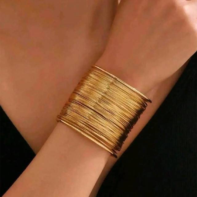 SHEIN 1 Pc Cuff Bangle Bracelet For Women Open Wide Wire Bracelets Gold Wrist Cuff Wrap Bracelet Adjustable