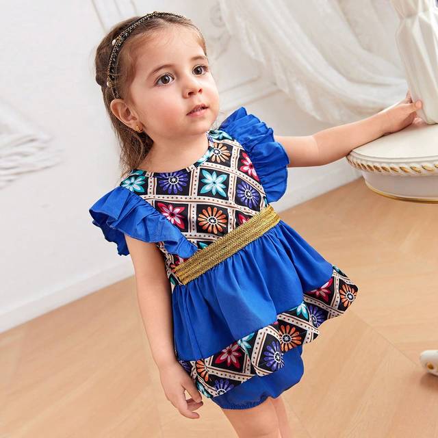 SHEIN 2pcs/Set Baby Girl Conservative & Elegant Blue Retro Printed Top And Shorts With Gold Weave Tape Detail, Casual Summer Outfits