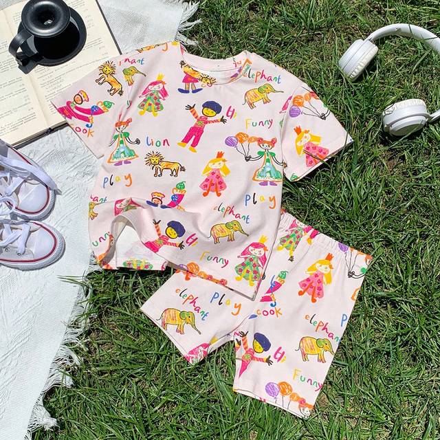 SHEIN Baby Girl Cute Short Sleeve Top & Elastic Waist Shorts Set With Fun Patterns