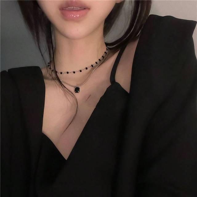 SHEIN 1pc Double Layered Black Diamond Decor Necklace, New Simple And Luxurious Collarbone Chain For Women
