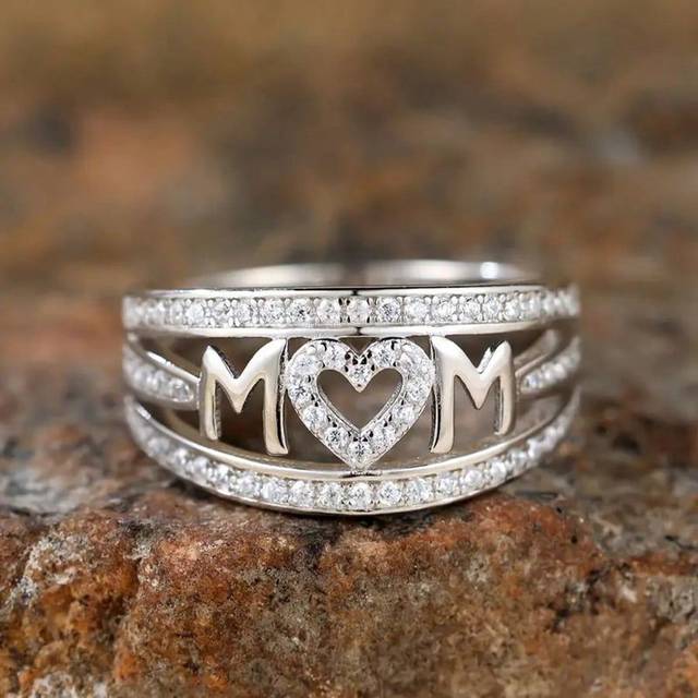 SHEIN 1pc Exquisite Solid Silver Hollowed &#34;MOM&#34; Letter & Heart Shape Paved Rhinestone Ring For Women, Ideal Gift For Dating, Party, Mother&#39;s Day Or Mom&#39;s Bi