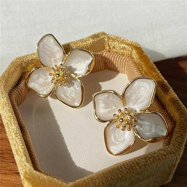 (White) Dropped Glaze Flower Stud Earrings for Women Girl French Ins Vintage 2023 Fashion Korean Wedding Romantic Jewelry Gifts