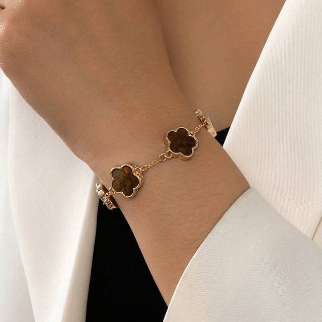 SHEIN 1pc Metal Vintage Party Dance Lucky Clover Bracelet For Women, Wedding Gift Valentines,Mom,Mother,Mother&#39;s Day,Gift