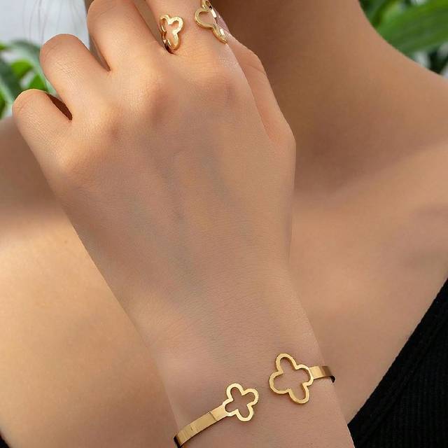 SHEIN One Geometric Hollowed Out Floral Cuff Bracelet And One Floral Hollowed Out Open Ring, European And American Style Vintage Elegant Women Bracelet Ring