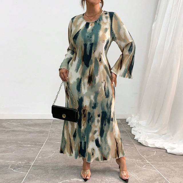 Elenzga Plus Size Crew Neck Long Flare Sleeve Floral Print Pleated Fitted Dress, Maxi Women Outfit