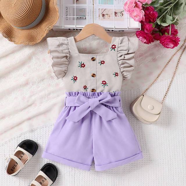SHEIN Young Girl New Summer Arrival, Cap Sleeve Top With Embroidery And Sports Shorts Set With Belt