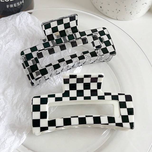 SHEIN 2pcs Black & White Checkerboard Shiny Square Hair Claw Clips, Street Style Daily Hair Accessories Hair Jaw Clip Hair Clamps Hair Clutch Hair Catcher C