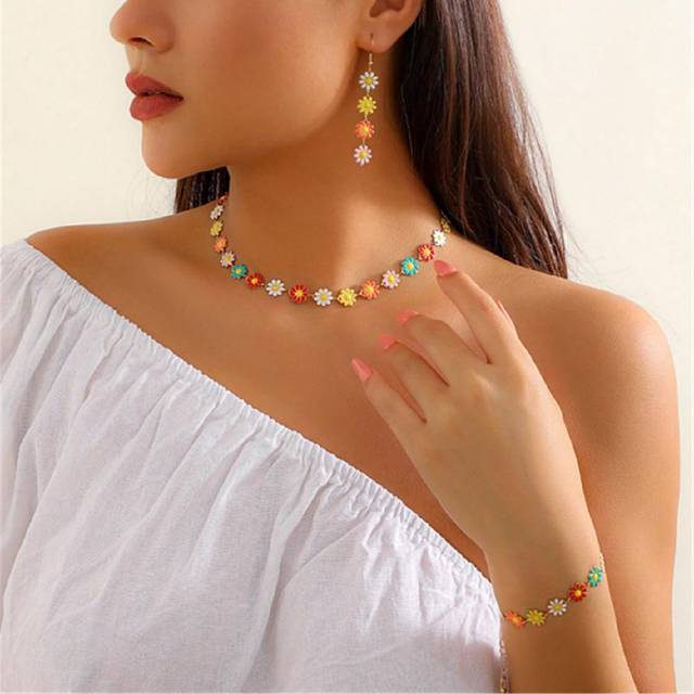 SHEIN 1set Handmade Colorful Dopamine Daisy Flower Necklace, Pastoral Style Collarbone Chain For Women. The Flower Color Arrangement Is Random, And The Leng