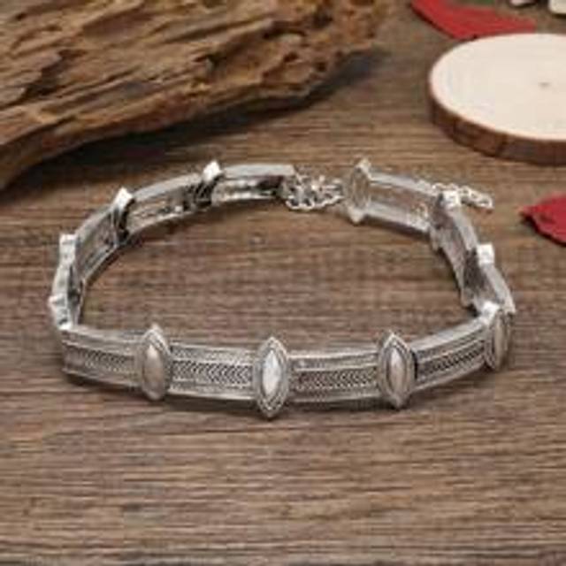 Kvinnor kort halsband Collarbone Chain Retro Neck Chain, Fashionabla Beach Casual Accessoar - Antikt Silver (En-Storlek)