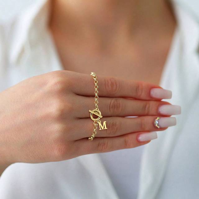 SHEIN 1pc Classic Initial Toggle Clasp Chain Bracelet For Women Party