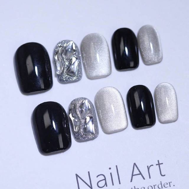 SHEIN 100% Handmade Press On Nails 10pcs Short Square Reusable Black Manual Nail Tips With Glossy Moonlight Cat&#39;s Eye And Glitter White Rhinestones Nail Cha