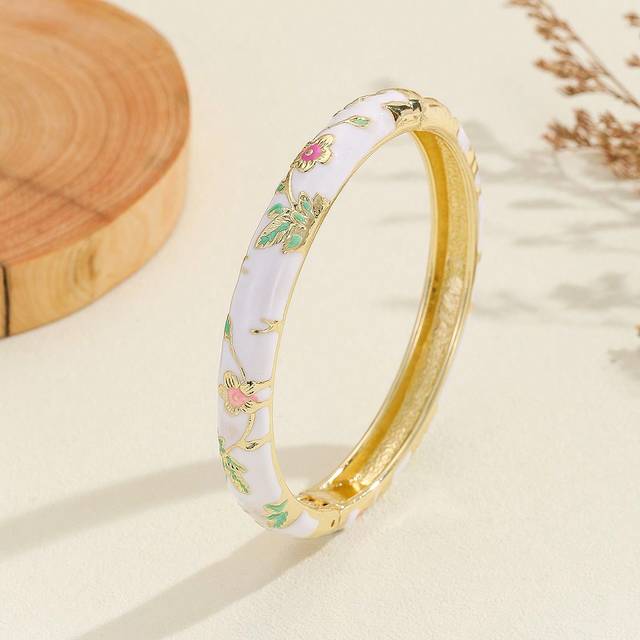 SHEIN 1pc Fashion New Boho Style White Enamel Cloisonne Bracelet Bangle Jewelry Gift For Women Girl