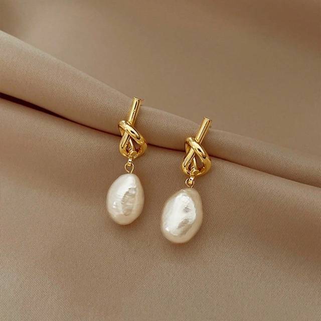 SHEIN 1Pair Knotted Pearl Minimalist Elegant Luxury Design Earrings