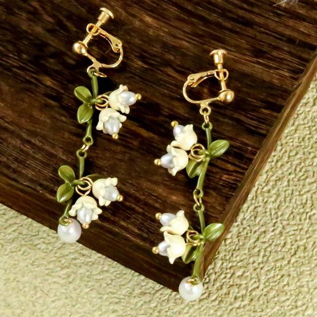 SHEIN White Lily Flower Earrings, Super Sweet Forest Style Spring New Ear Studs For Girls, Sister Gifts Women Gifts Jewelry Charms, Jewelry Gifts For Women