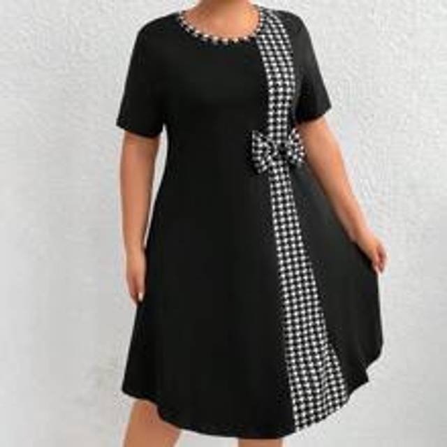 Plus size Fashionabla damer med rund halsad A-linjeklänning med pilbåge och houndstooth mönster Maxi dam outfit för sommaren - Svart och Vitt (0XL,1XL,2XL,3XL,4XL)