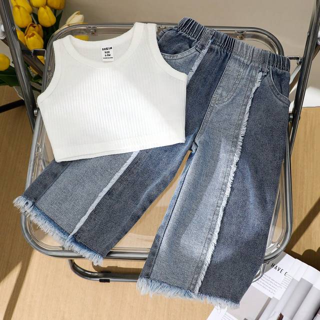 SHEIN Baby Girl Plain Sleeveless Top And Jeans Set