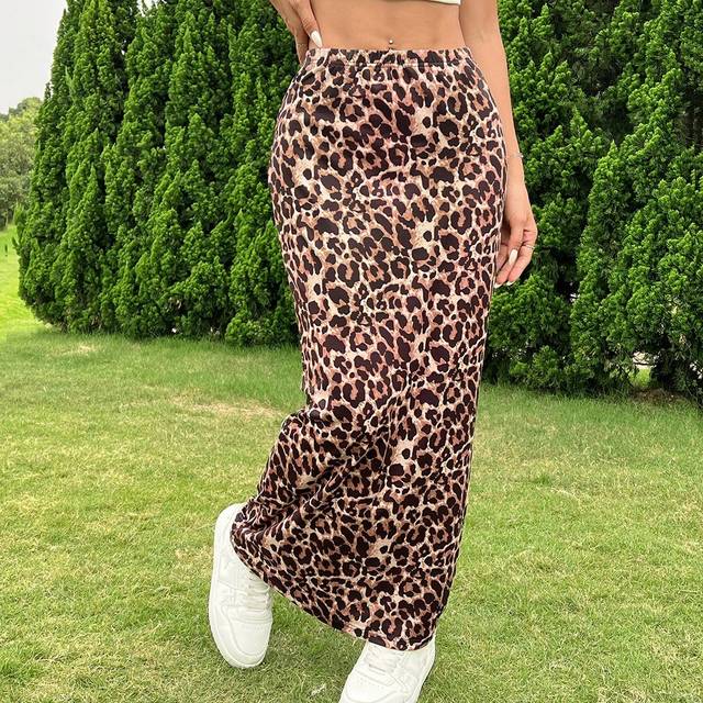SHEIN Women&#39;S  Knit Leopard Print Tight-Fit Knee-Length Skirt