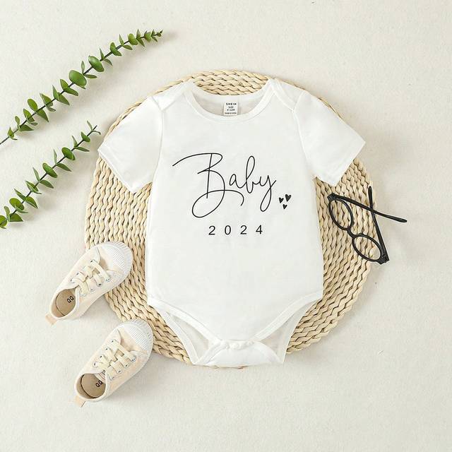 SHEIN Baby Boy&#39;s Cute Letter Printed White Bodysuit For Spring And Summer