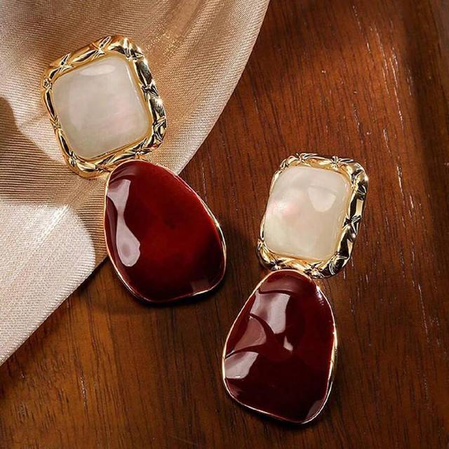 SHEIN 1pair Vintage French Wine Red Dangle Earrings, Suitable For Women&#39;s Daily Outfits