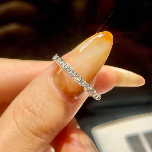 SHEIN 1pc 4 Claw Round Design D Colour Sparkling Moissanite Diamond Ring For Women S925 Sterling Silver Romantic Promise Wedding Ring Eternity Ring Memorial