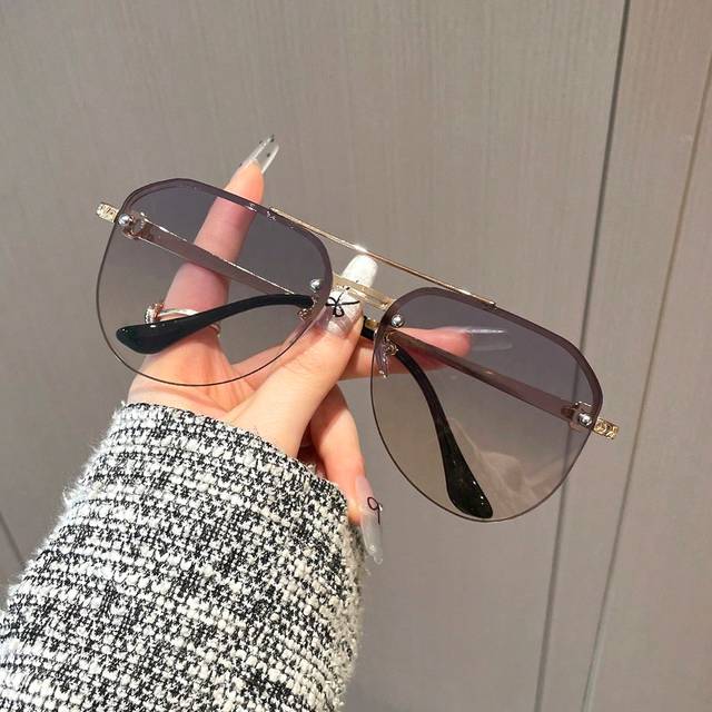 SHEIN 1pc Women Pilot Frame Boho Fashion Glasses For Eye Protection Daily Life Cool Outdoor Accessories Beach Accessories For Women Glasses Shades Basics Fa