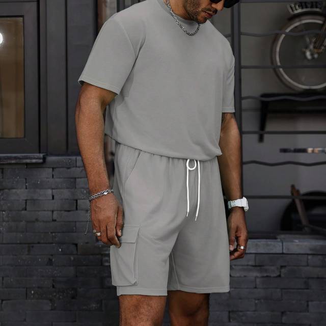 Manfinity Men&#39;s Plus Size Summer Solid Color Round Neck Short Sleeve Casual T-Shirt And Drawstring Waist Shorts Set