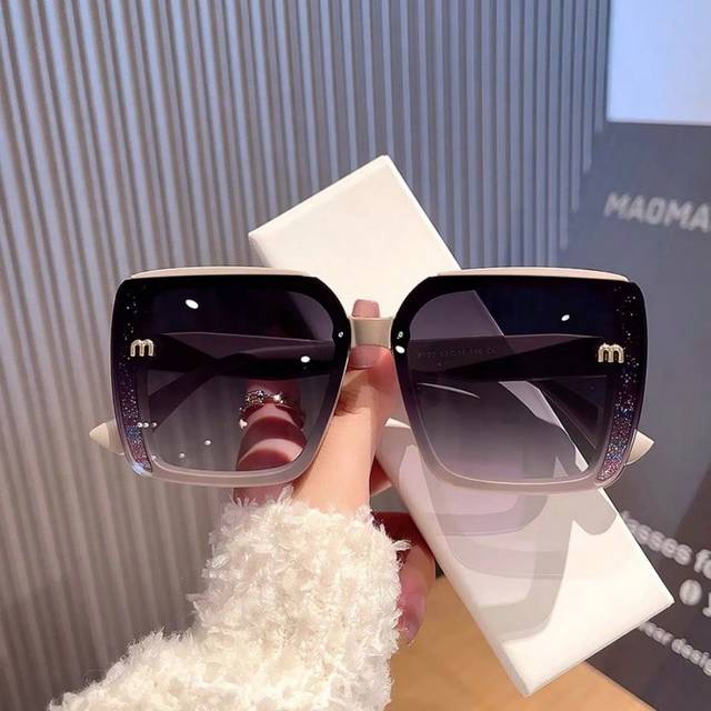 SHEIN Large Frame Black Round Face, Big Face Anti-UV Fashion Glasses, Women&#39;s Chic High-End Square Glitter Fashion Glasses 2025 New Model, Comes With Black