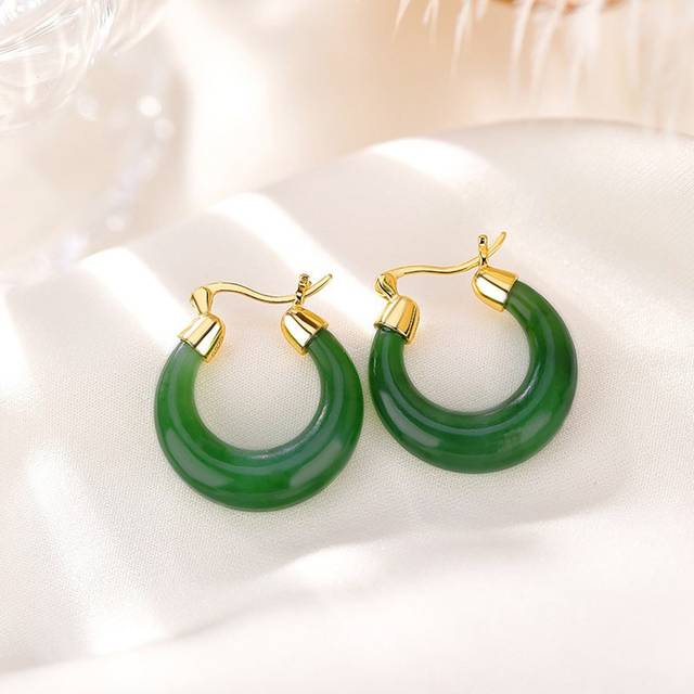 SHEIN 1pair Vintage Green Jade Small Circle Design Chic & Elegant Earrings For Women&#39;s Daily Wear